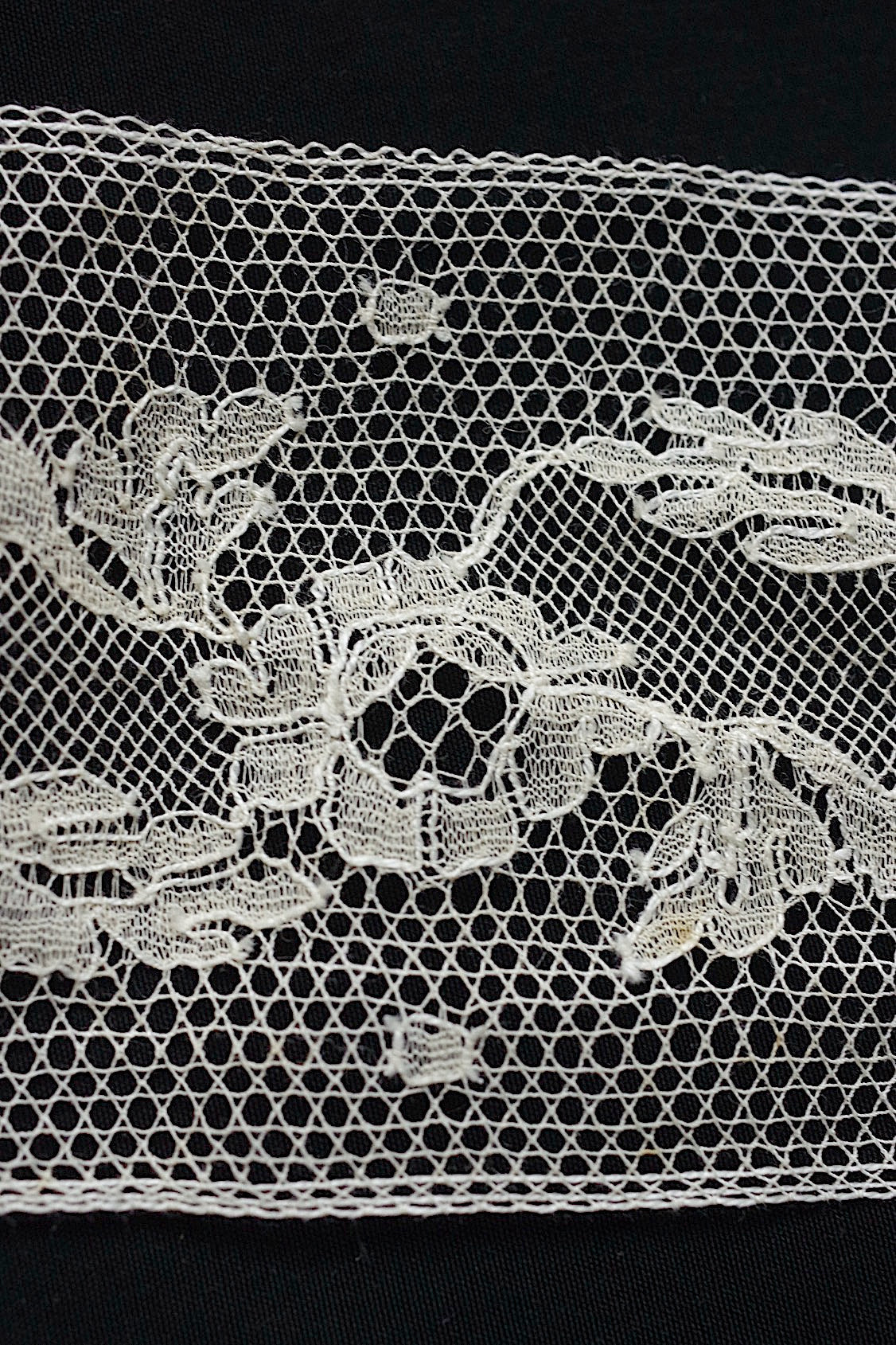 アンティークレース dentelle antique 133cm 200cm .FR a l'epoque