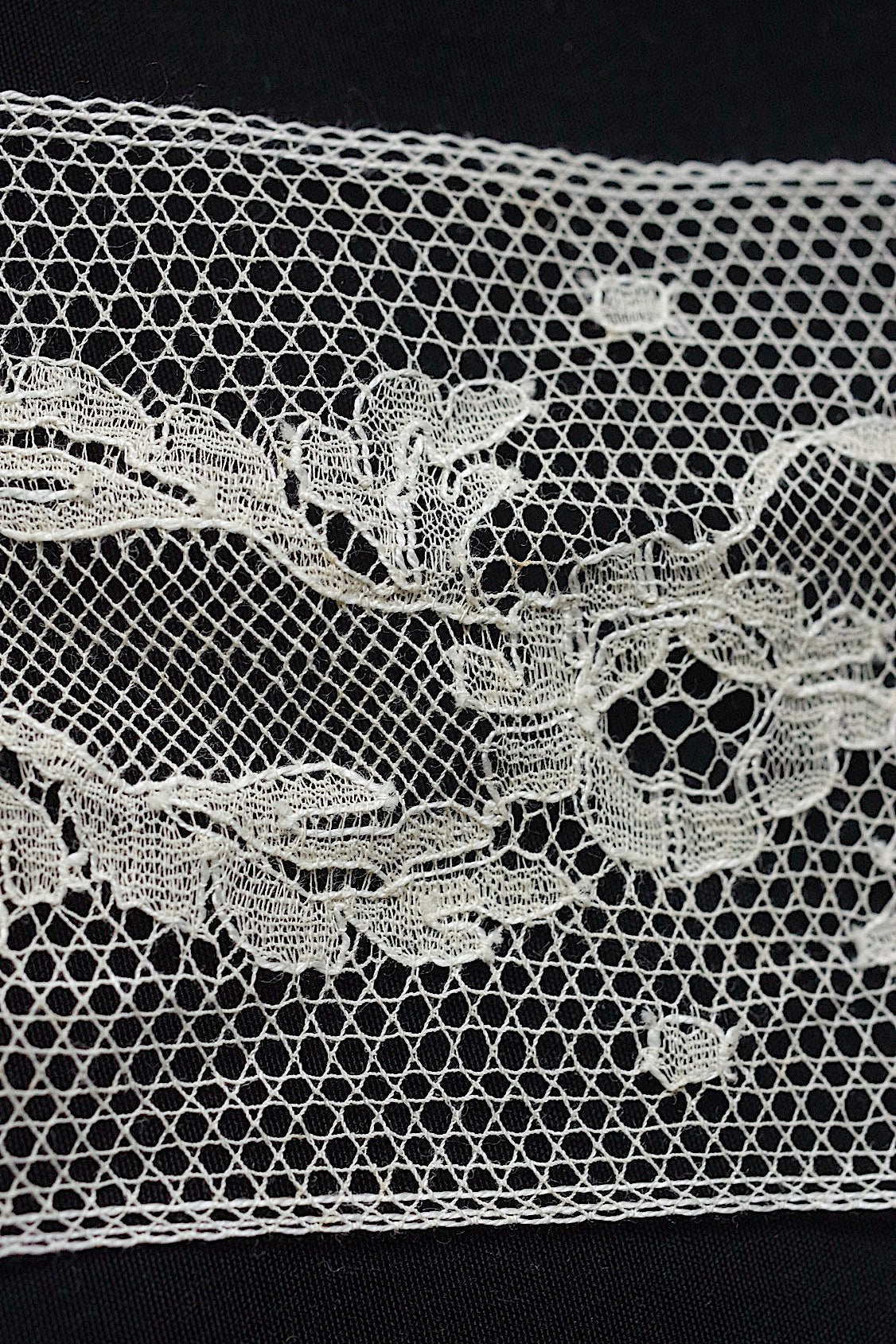 アンティークレース dentelle antique 133cm 200cm .FR a l'epoque