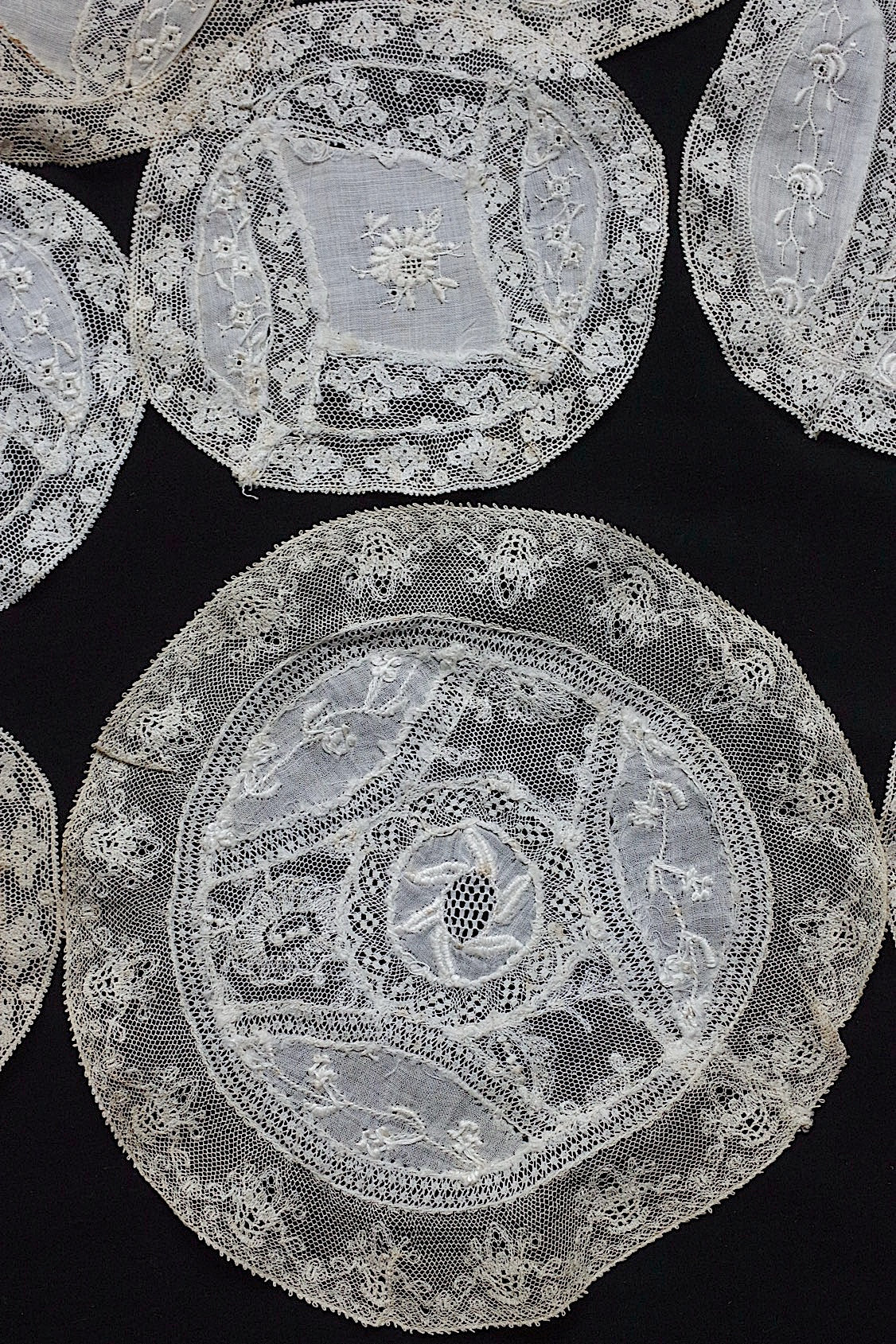 アンティークレース dentelle antique napperon 12pieces .FR a l'epoque