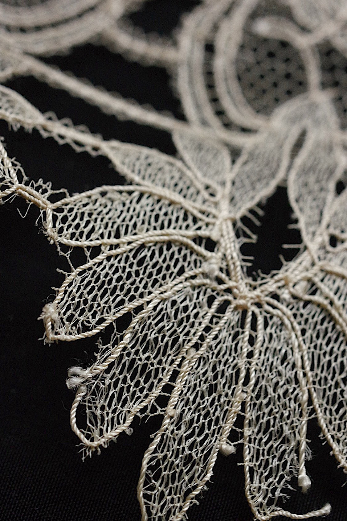 アンティークレース dentelle antique blonde 170cm .FR a l'epoque