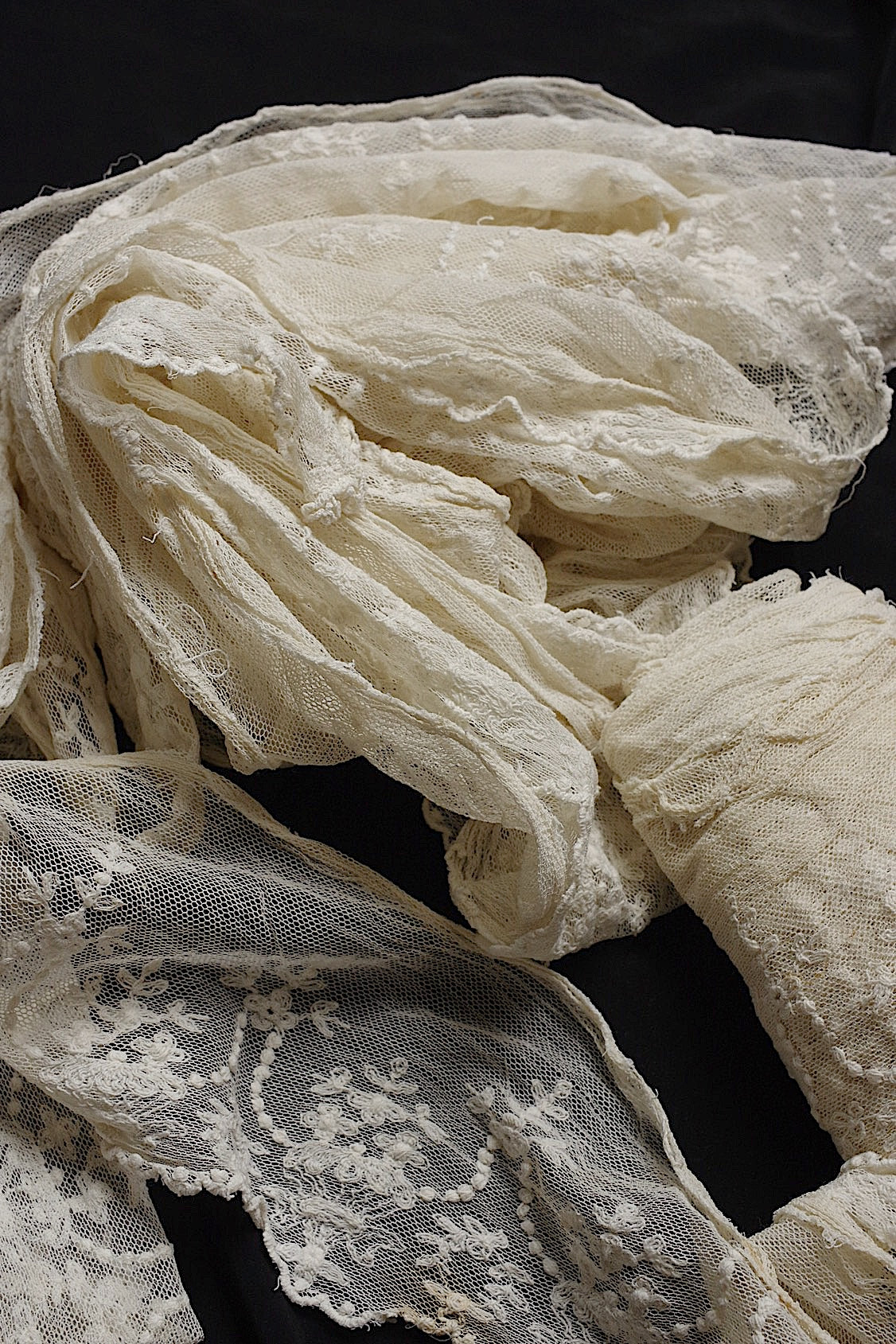 アンティークレース dentelle antique par 2m .FR a l'epoque