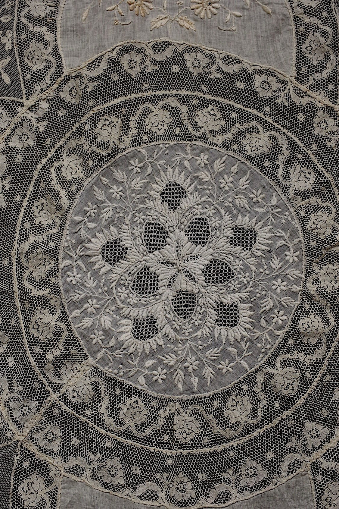 アンティークレース dentelle antique 刺繍クロス 素材用 .FR a l'epoque