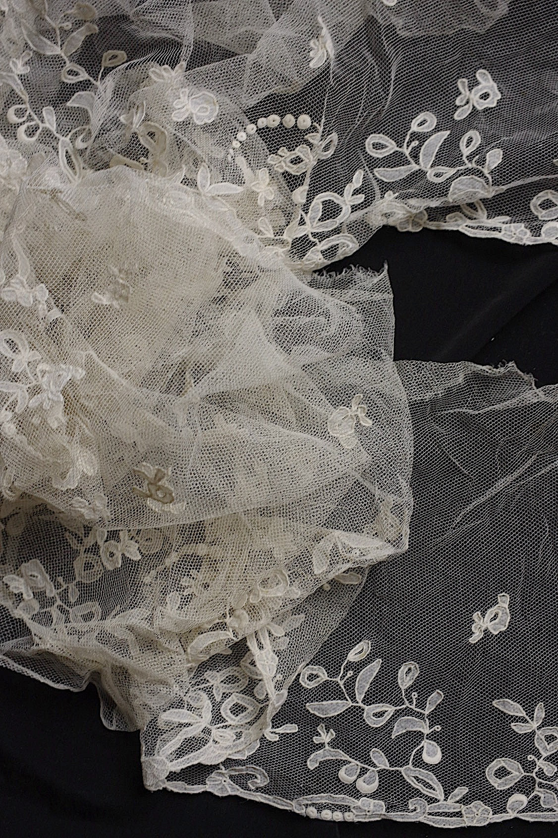 アンティークレース dentelle antique 193cm 143cm .FR a l'epoque