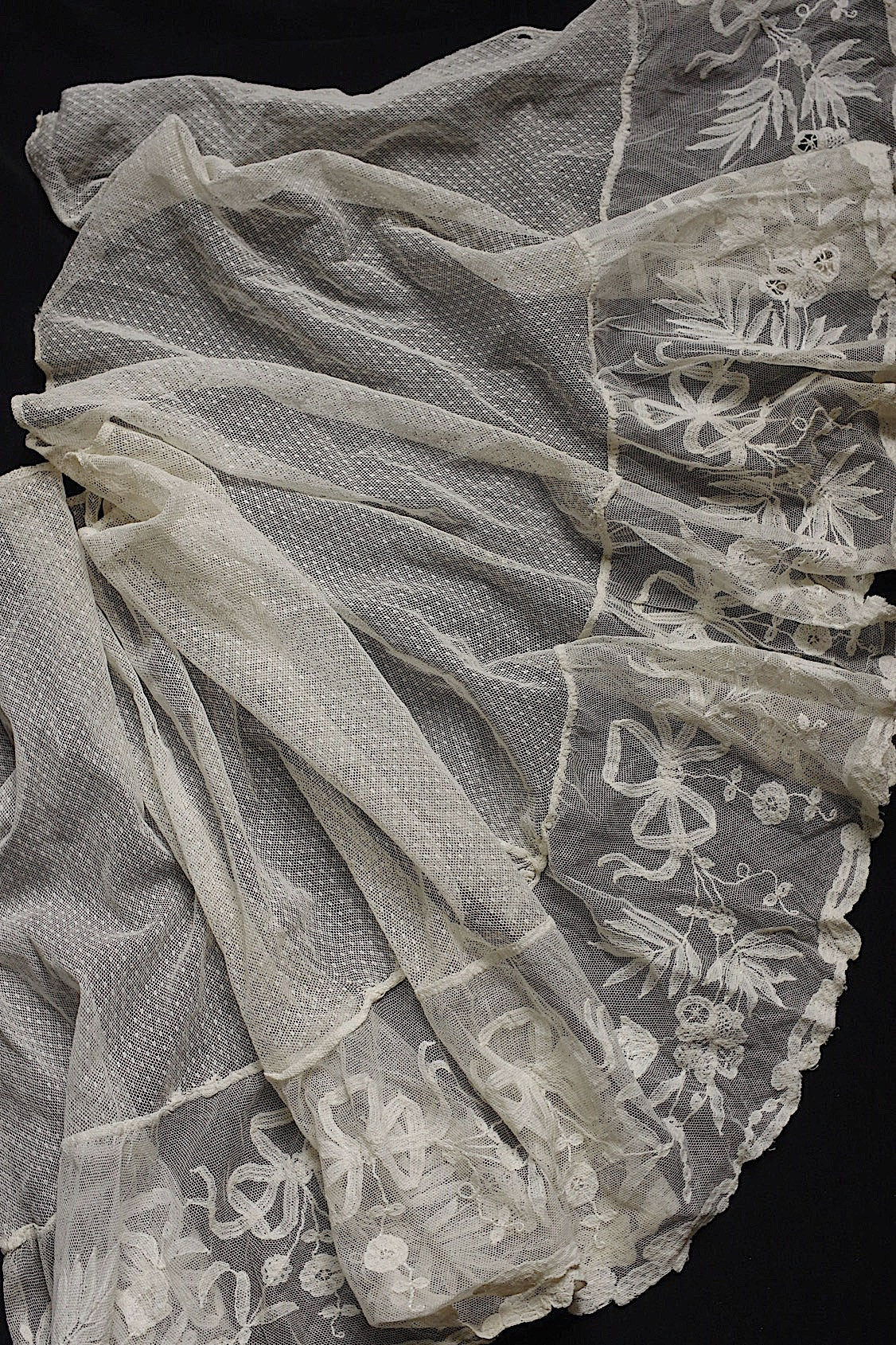 アンティークレース dentelle antique フリルつきハギレ .FR a l'epoque