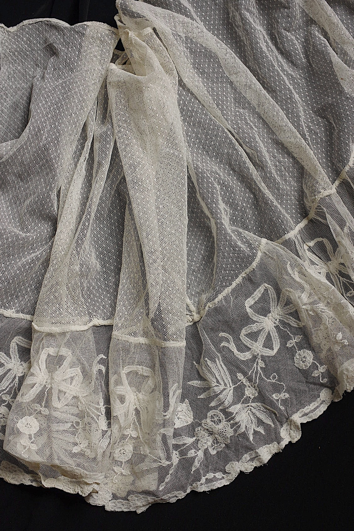 アンティークレース dentelle antique フリルつきハギレ .FR a l'epoque