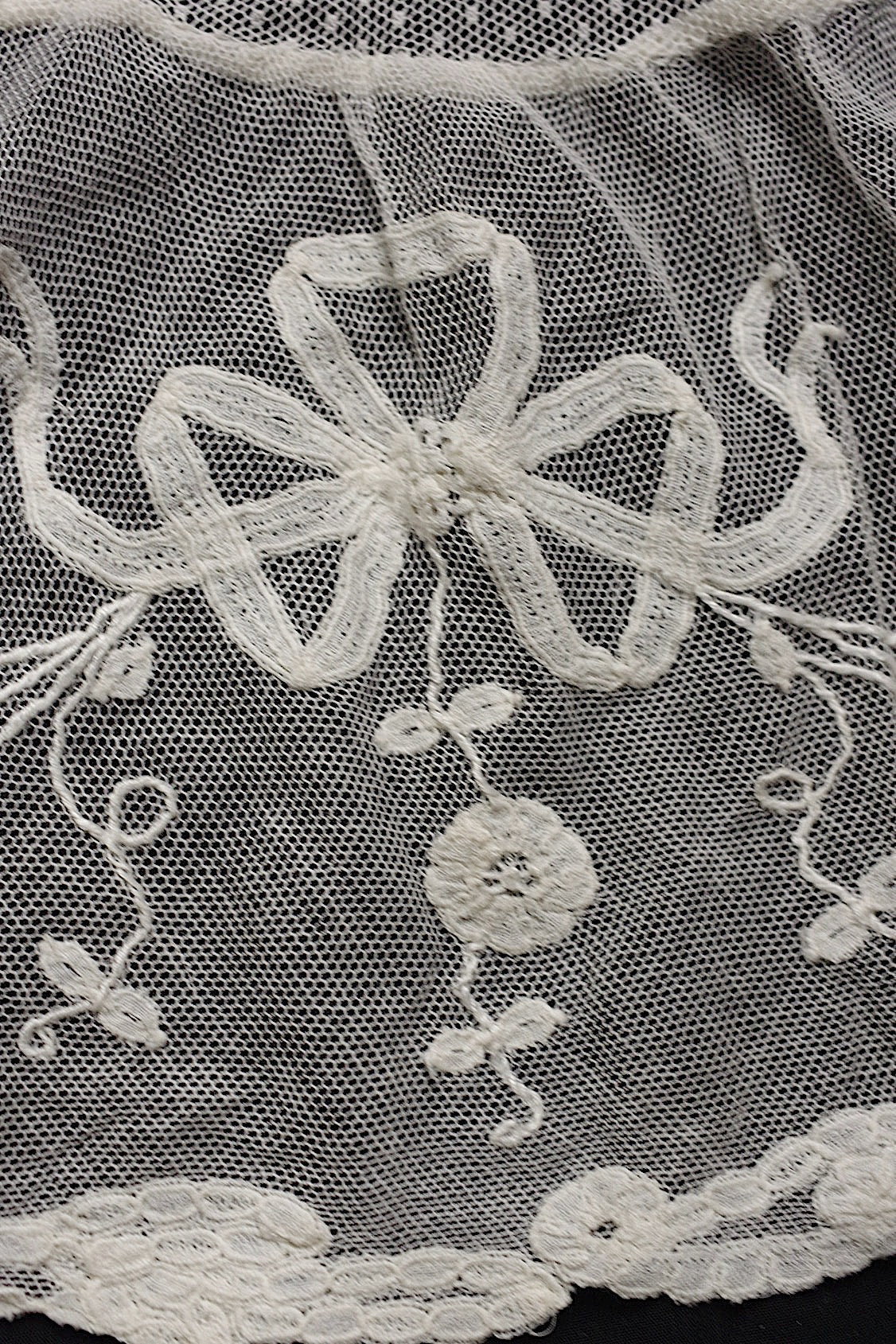 アンティークレース dentelle antique フリルつきハギレ .FR a l'epoque