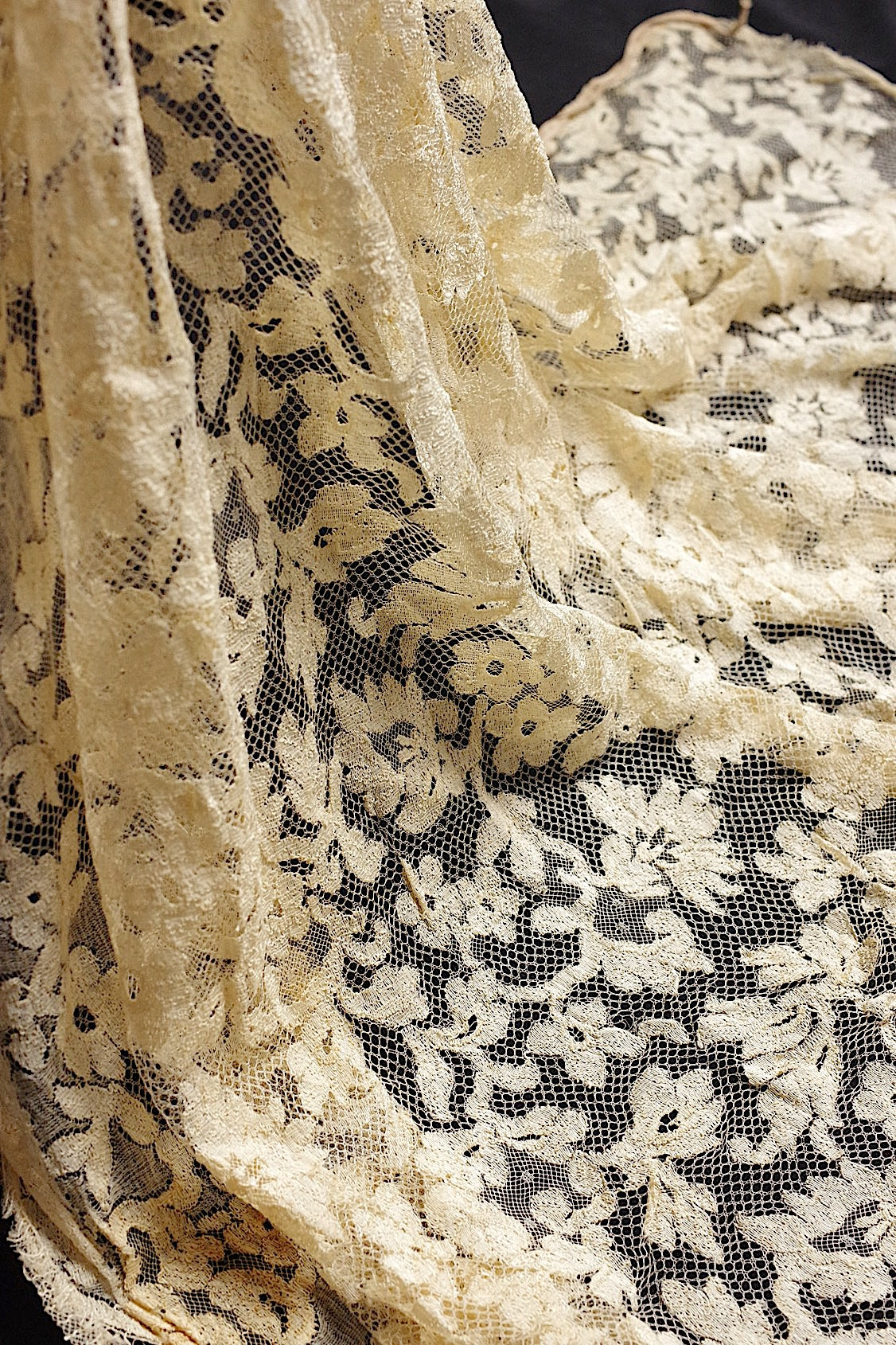 アンティークレース dentelle antique レース生地はぎれ .FR a l'epoque