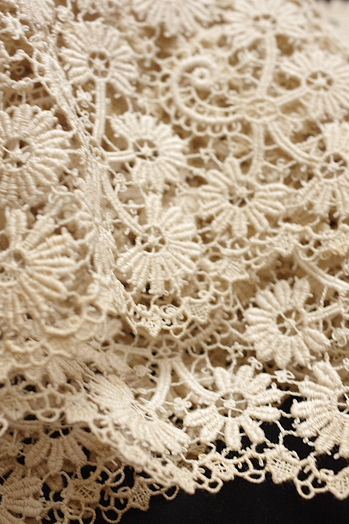 アンティークレース dentelle antique 183cm .FR a l'epoque