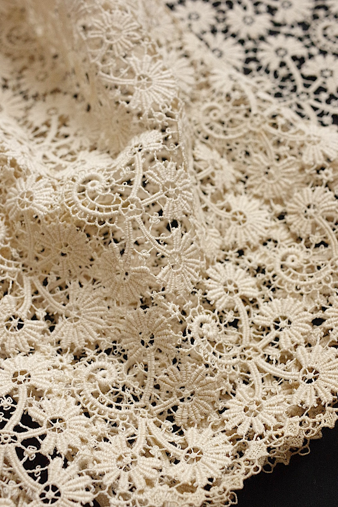 アンティークレース dentelle antique 183cm .FR a l'epoque