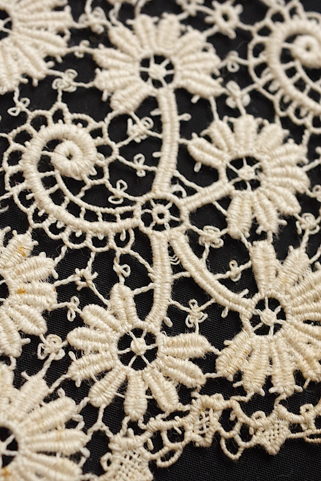 アンティークレース dentelle antique 183cm .FR a l'epoque