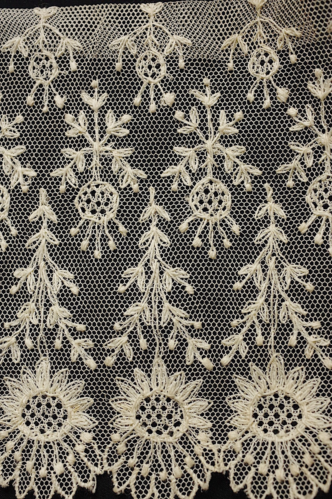 アンティークレース dentelle antique 286cm .FR a l'epoque