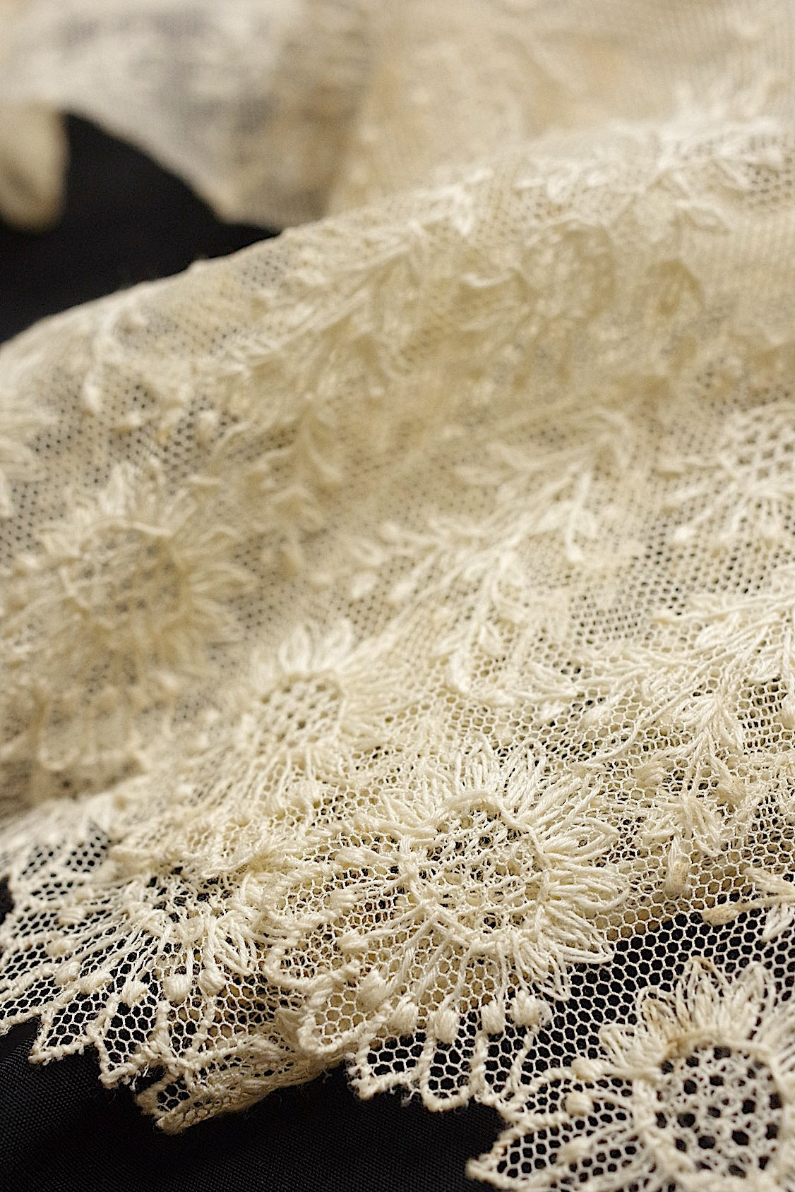 アンティークレース dentelle antique 286cm .FR a l'epoque