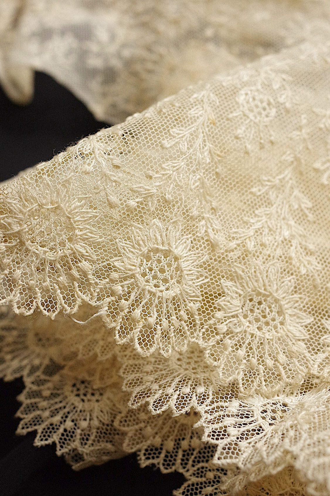 アンティークレース dentelle antique 286cm .FR a l'epoque