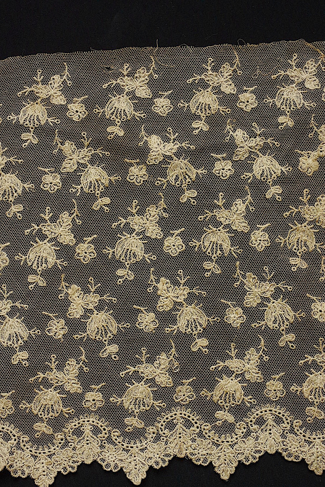 アンティークレース  dentelle antique  196cm .FR a l'epoque