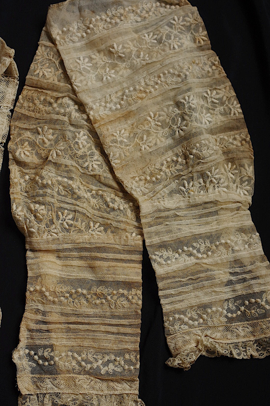 アンティークレース  dentelle antique  レース袖 2組 .FR a l'epoque