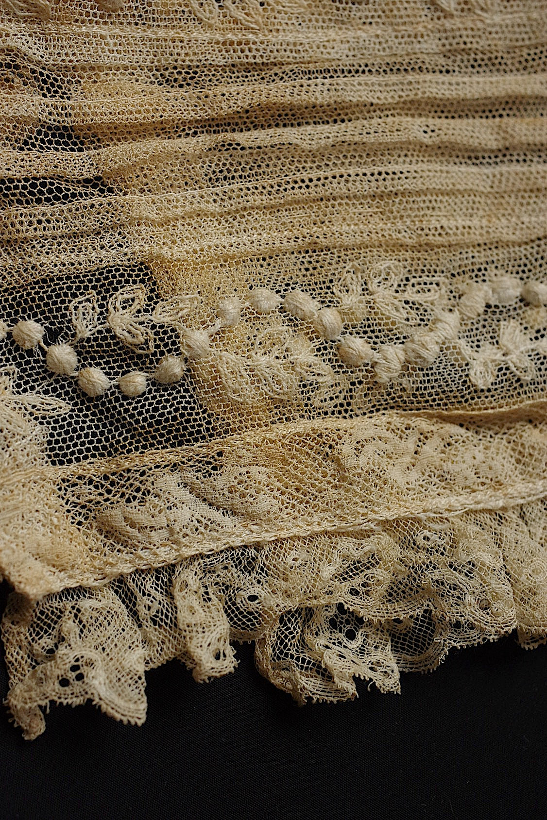 アンティークレース  dentelle antique  レース袖 2組 .FR a l'epoque