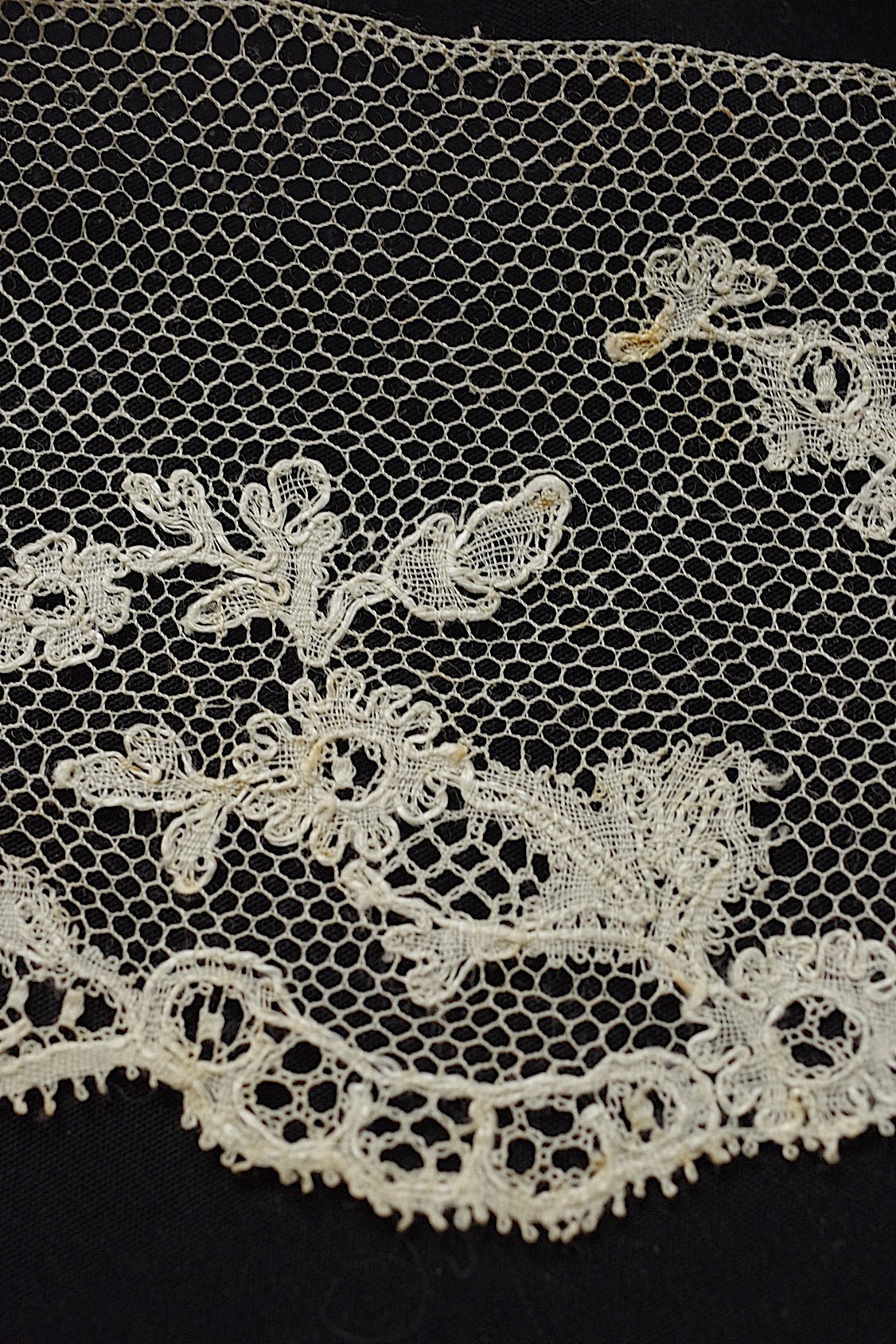 アンティークレース  dentelle antique  2種 .FR a l'epoque