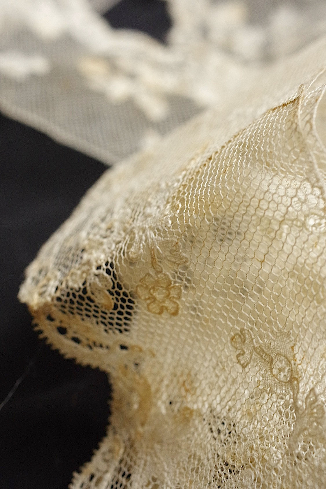 アンティークレース  dentelle antique  2種 .FR a l'epoque