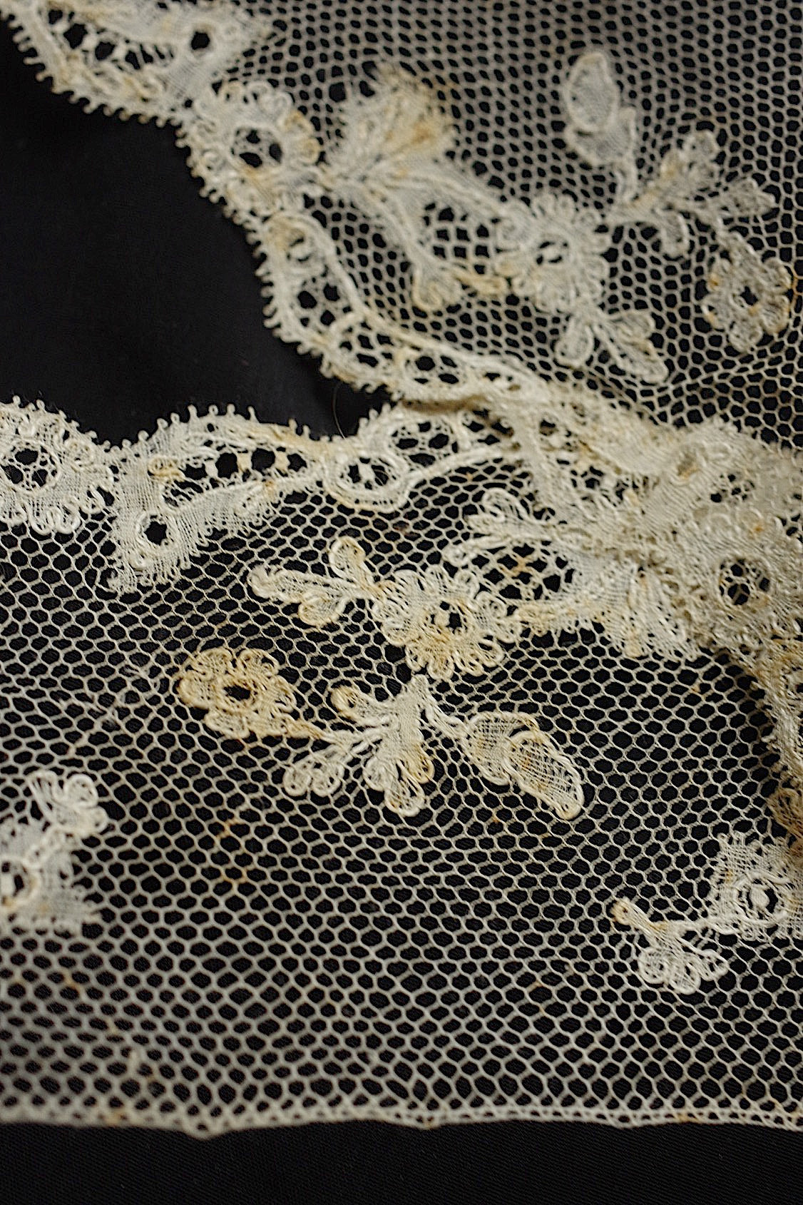 アンティークレース dentelle antique 2種 .FR a l'epoque