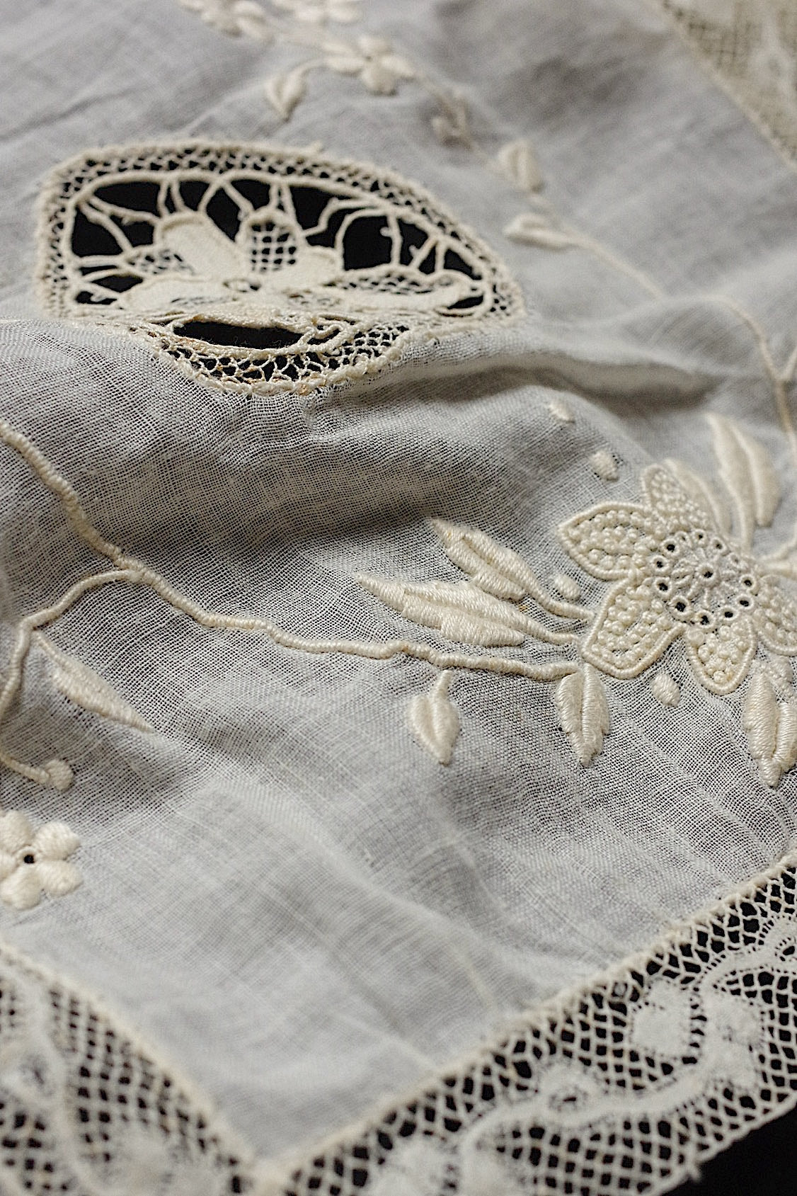 アンティークレース  dentelle antique  刺繍ハギレ .FR a l'epoque
