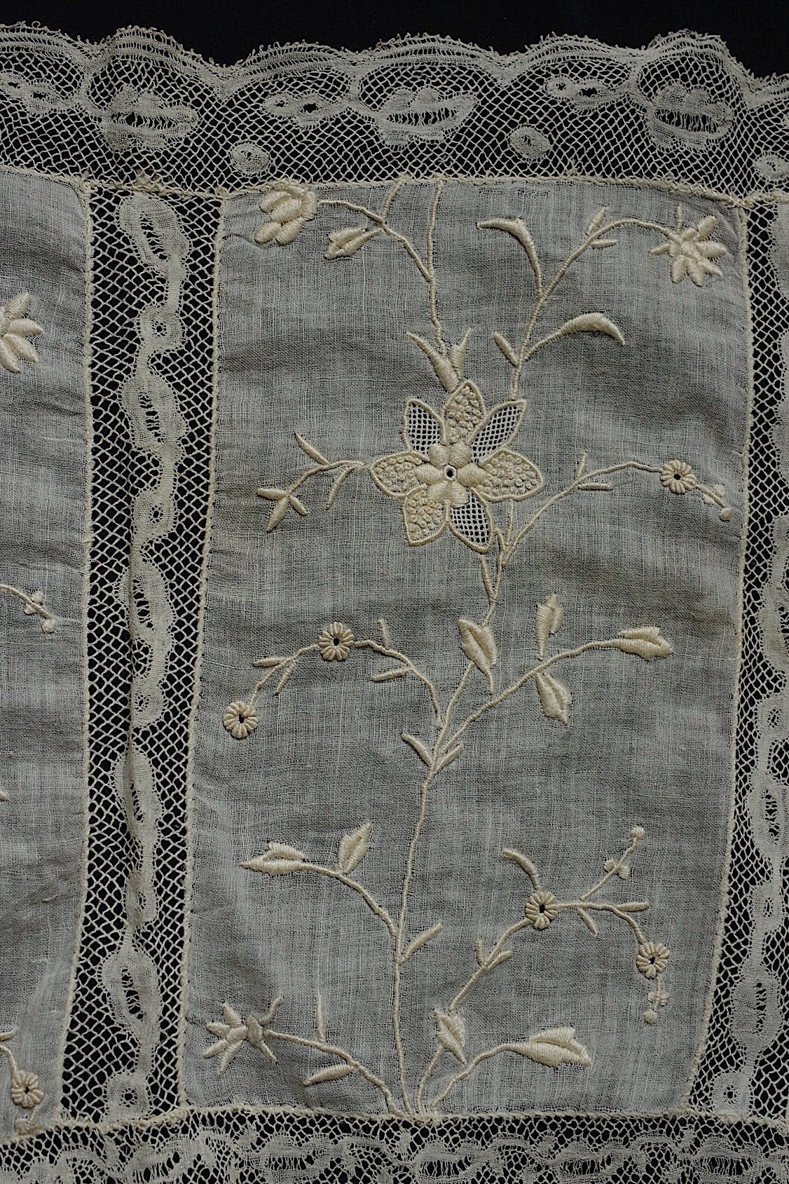 アンティークレース  dentelle antique  刺繍ハギレ .FR a l'epoque