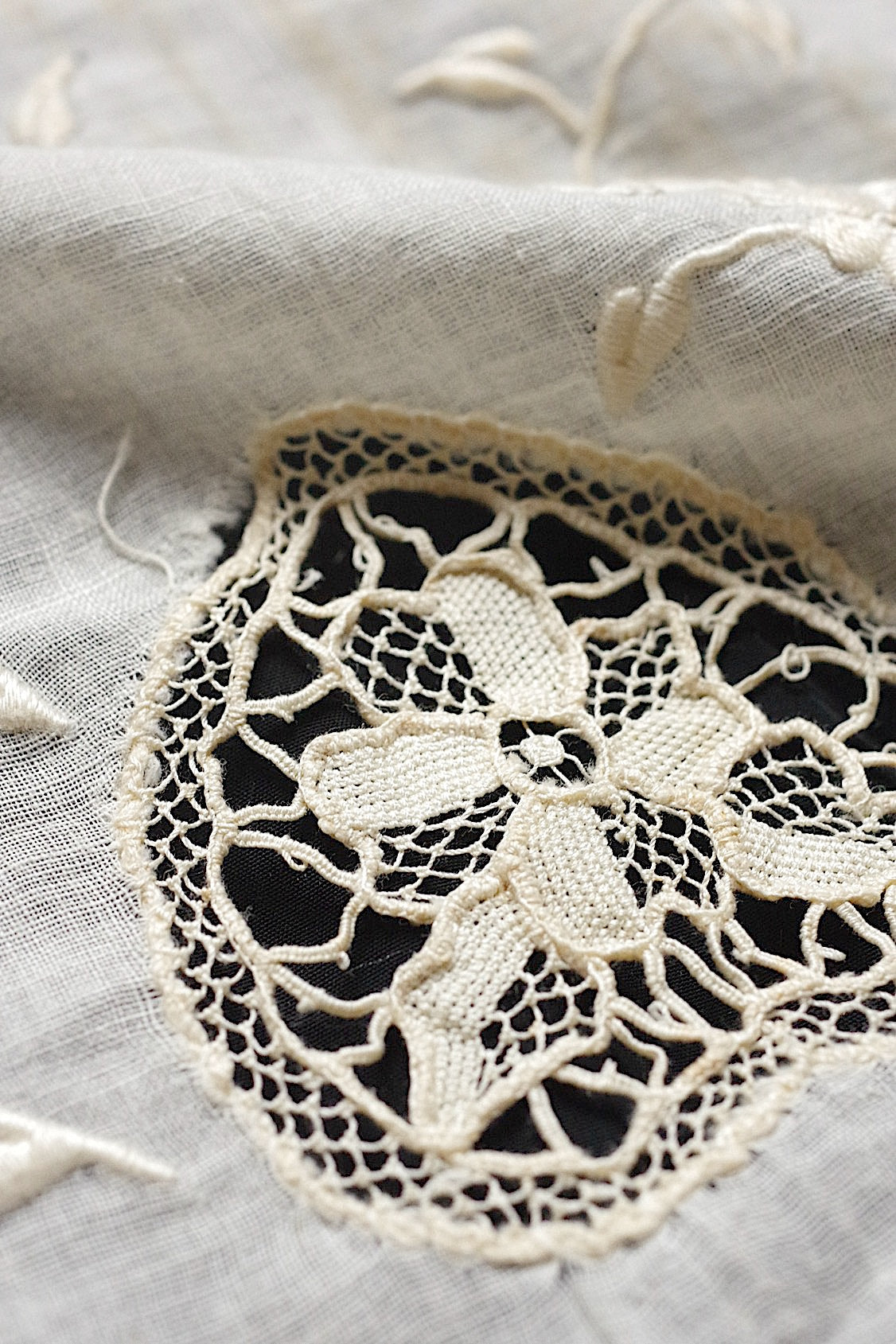 アンティークレース  dentelle antique  刺繍ハギレ .FR a l'epoque