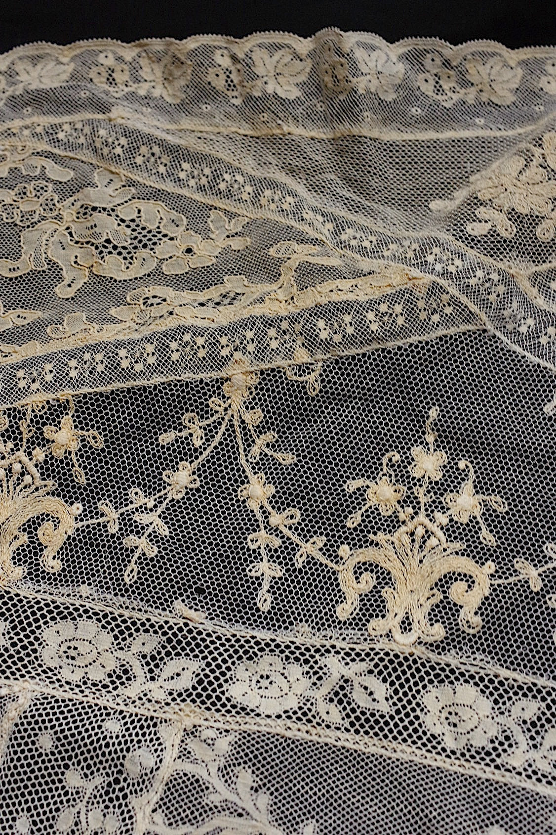 アンティークレース  dentelle antique  nappe クロス .FR a l'epoque