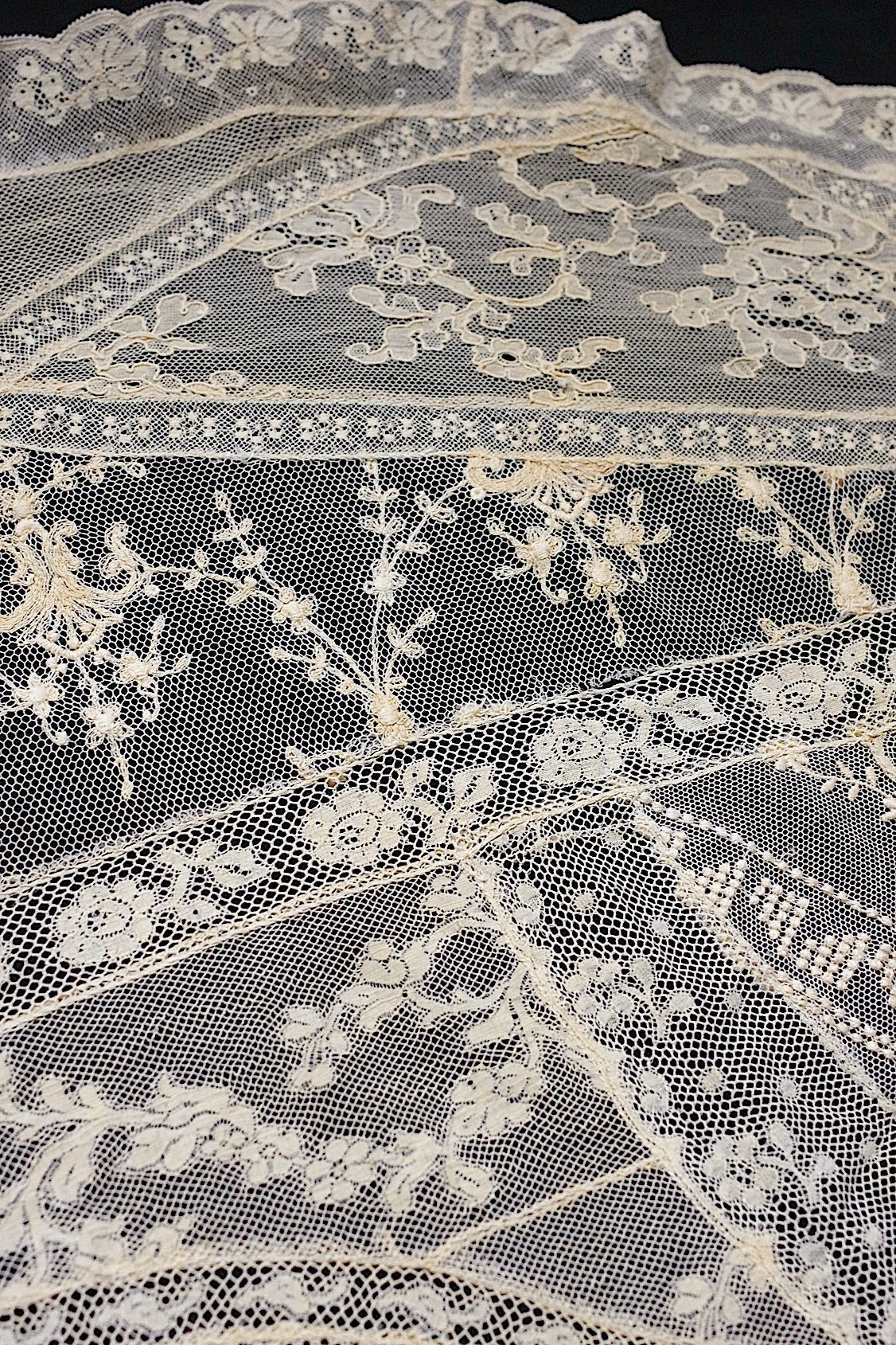 アンティークレース  dentelle antique  nappe クロス .FR a l'epoque