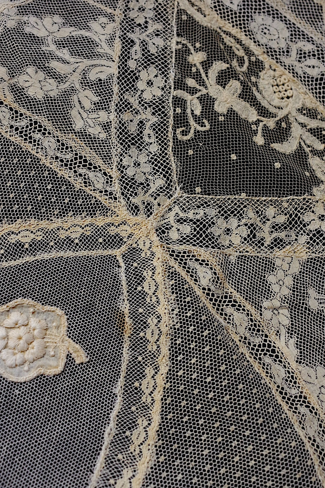 アンティークレース  dentelle antique  nappe クロス .FR a l'epoque