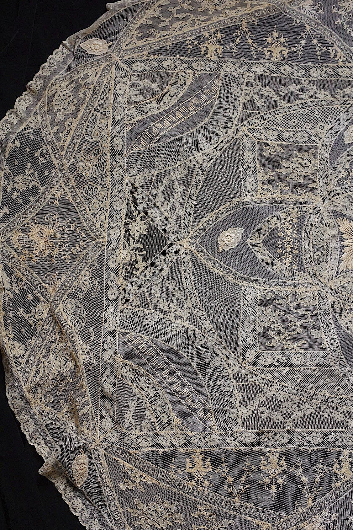 アンティークレース  dentelle antique  nappe クロス .FR a l'epoque