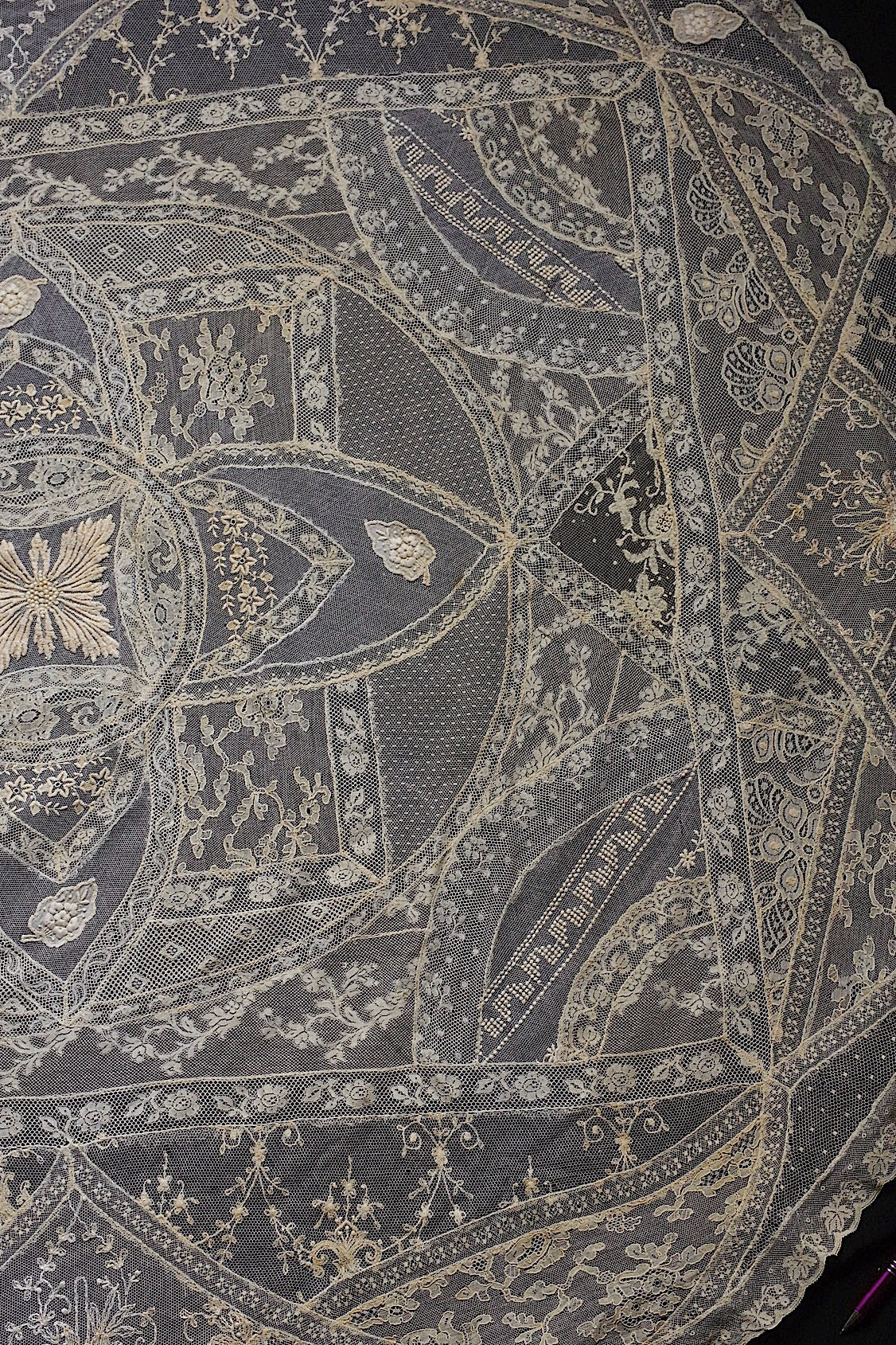 アンティークレース  dentelle antique  nappe クロス .FR a l'epoque