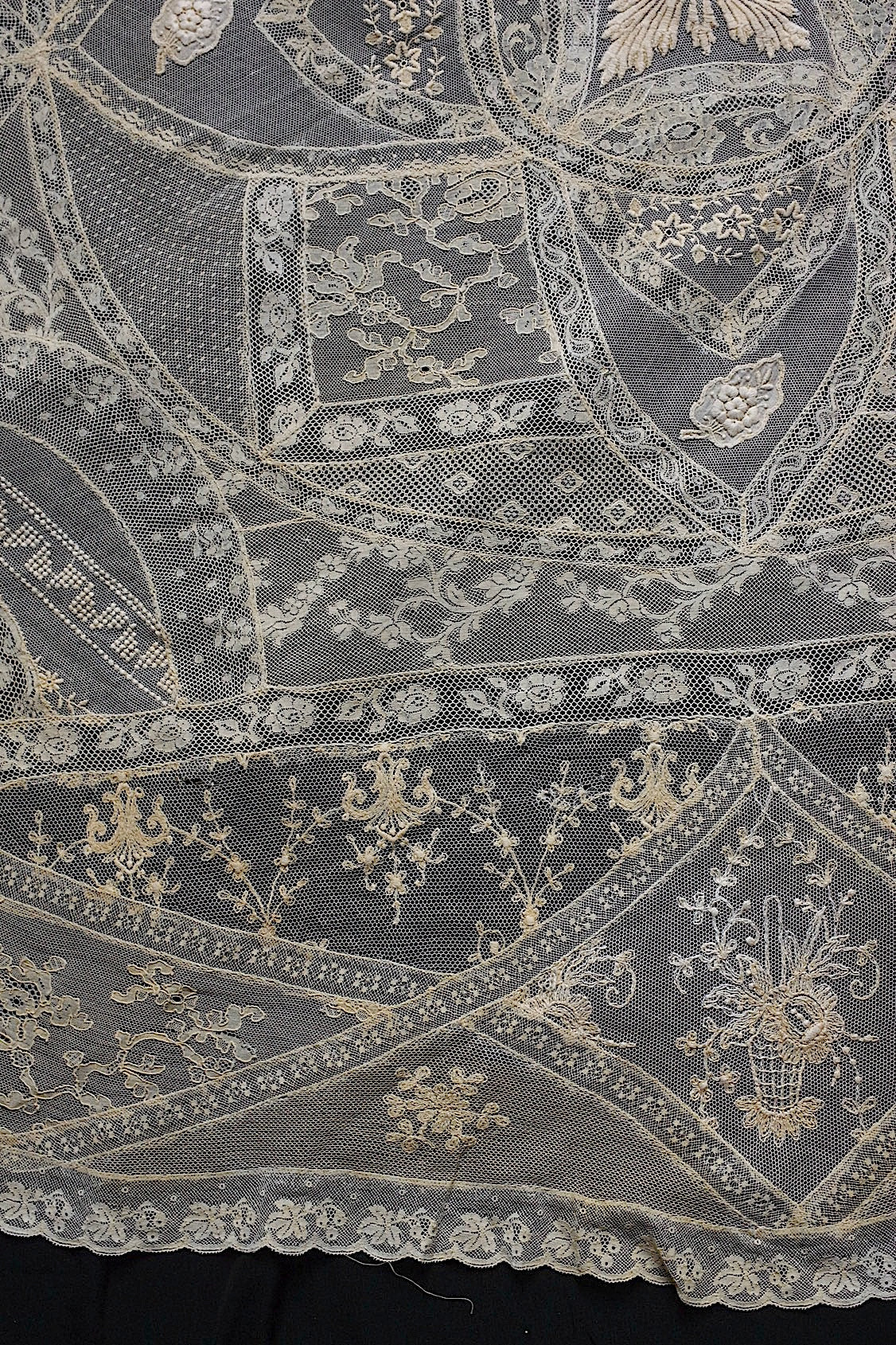 アンティークレース  dentelle antique  nappe クロス .FR a l'epoque