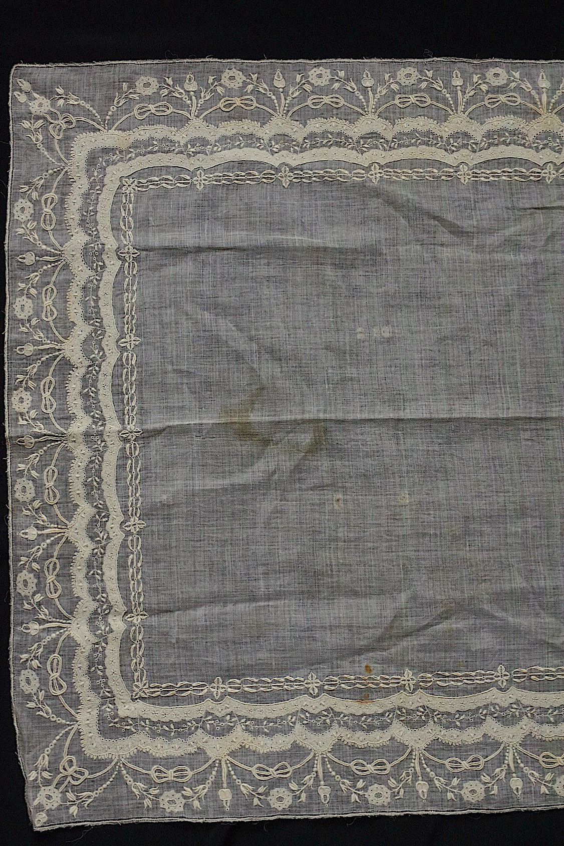 アンティークレース  dentelle antique  刺繍ハンカチ .FR a l'epoque