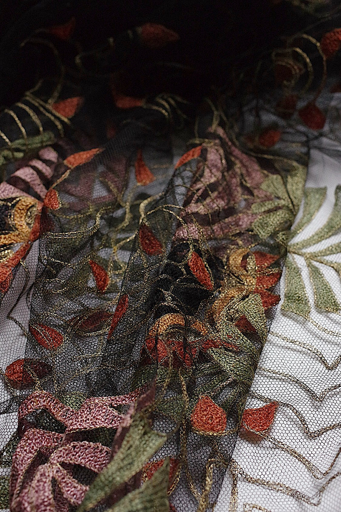 アンティークレース  dentelle antique  くろ チュール刺繍 .FR a l'epoque