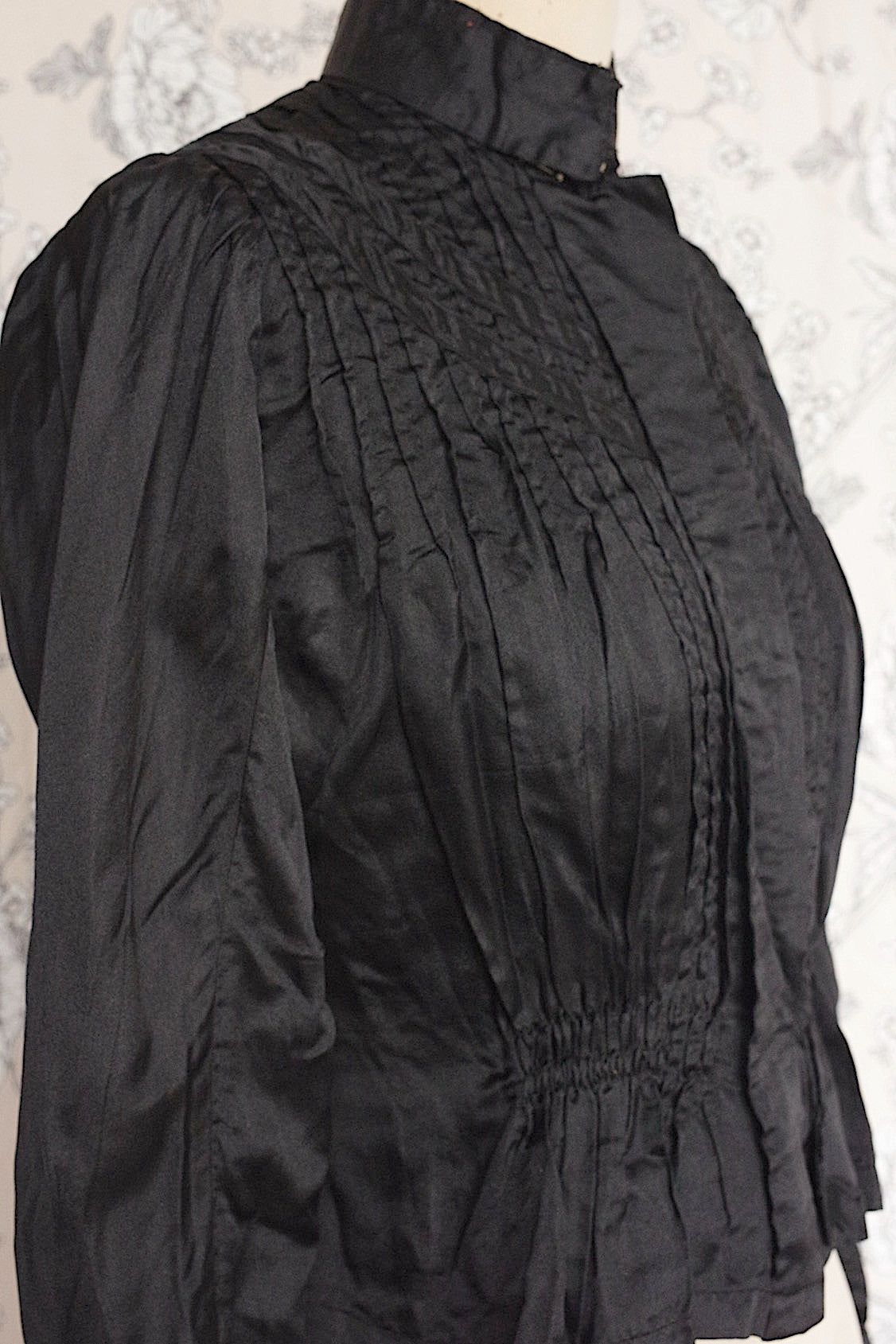 アンティークコサージュ  vêtement antique   .FR a l'epoque