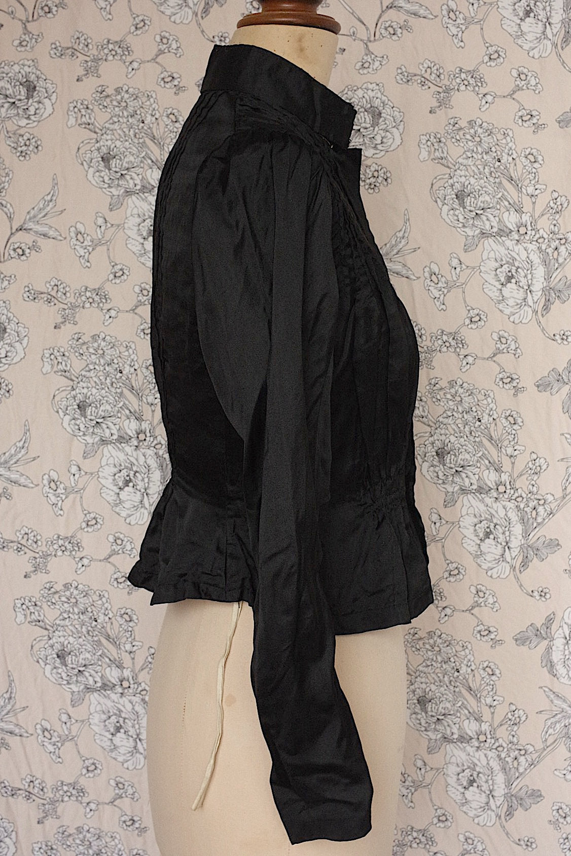 アンティークコサージュ  vêtement antique   .FR a l'epoque