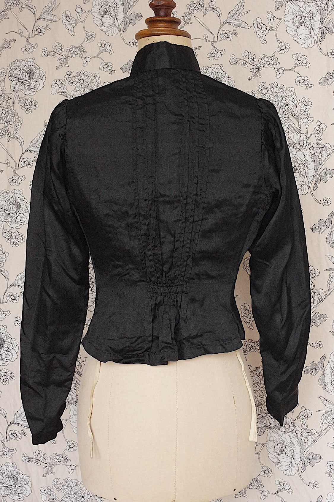 アンティークコサージュ  vêtement antique   .FR a l'epoque