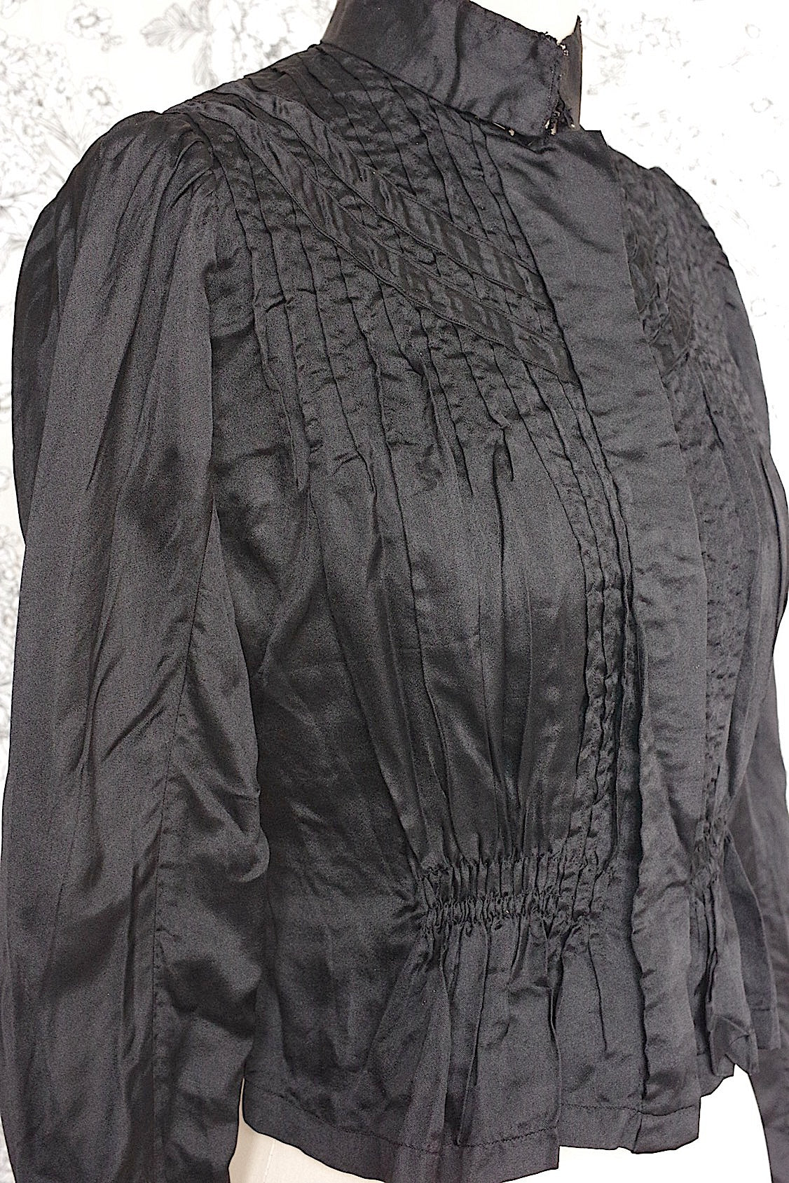 アンティークコサージュ  vêtement antique   .FR a l'epoque