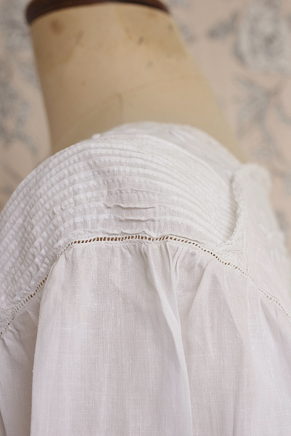 アンティークワンピース  vêtement antique ピンタックワンピース  .FR a l'epoque