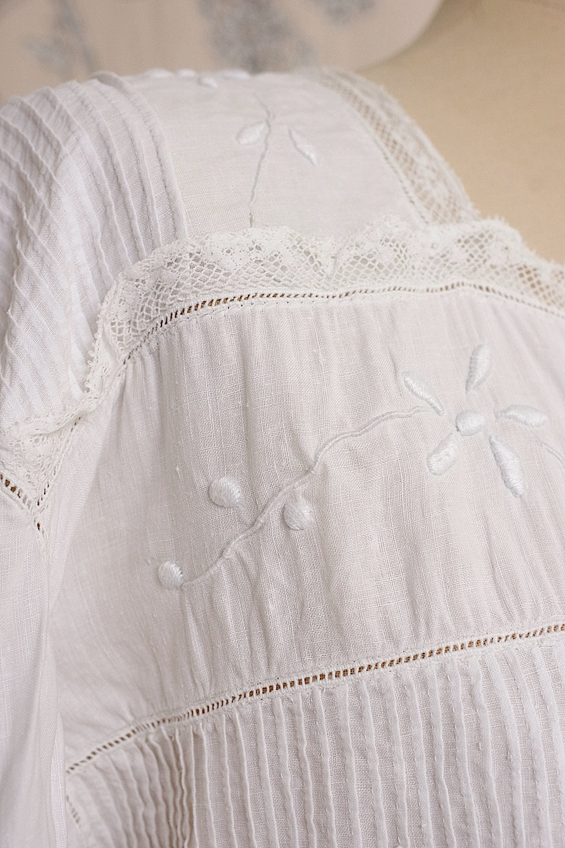 アンティークワンピース  vêtement antique ピンタックワンピース  .FR a l'epoque