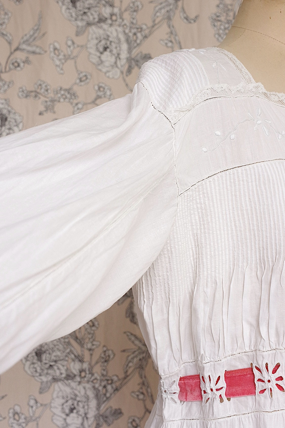 アンティークワンピース  vêtement antique ピンタックワンピース  .FR a l'epoque