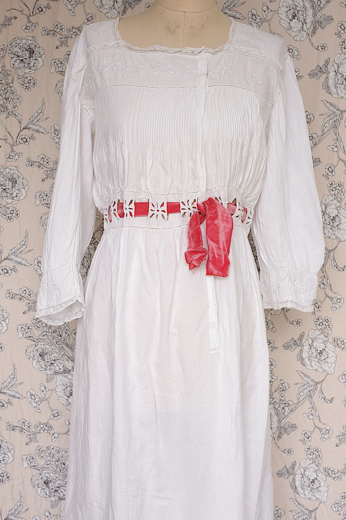 アンティークワンピース  vêtement antique ピンタックワンピース  .FR a l'epoque