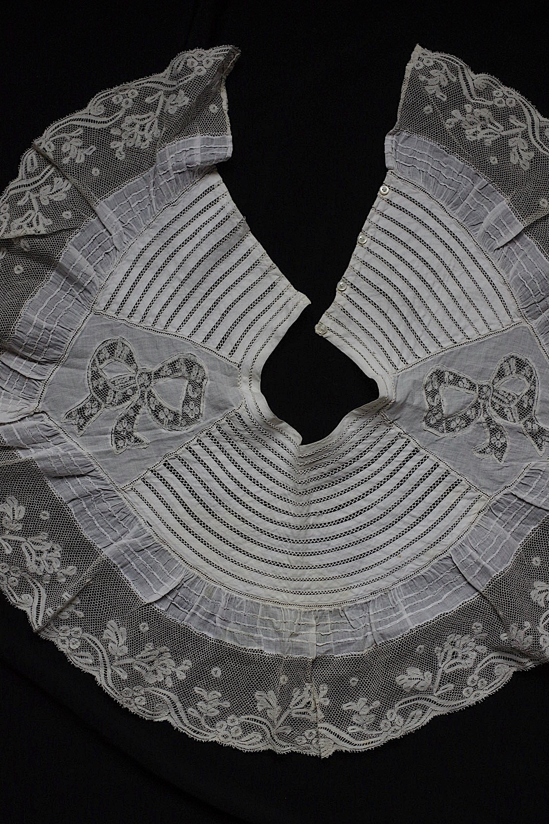 アンティークレース  dentelle antique  スタンド襟1 .FR a l'epoque