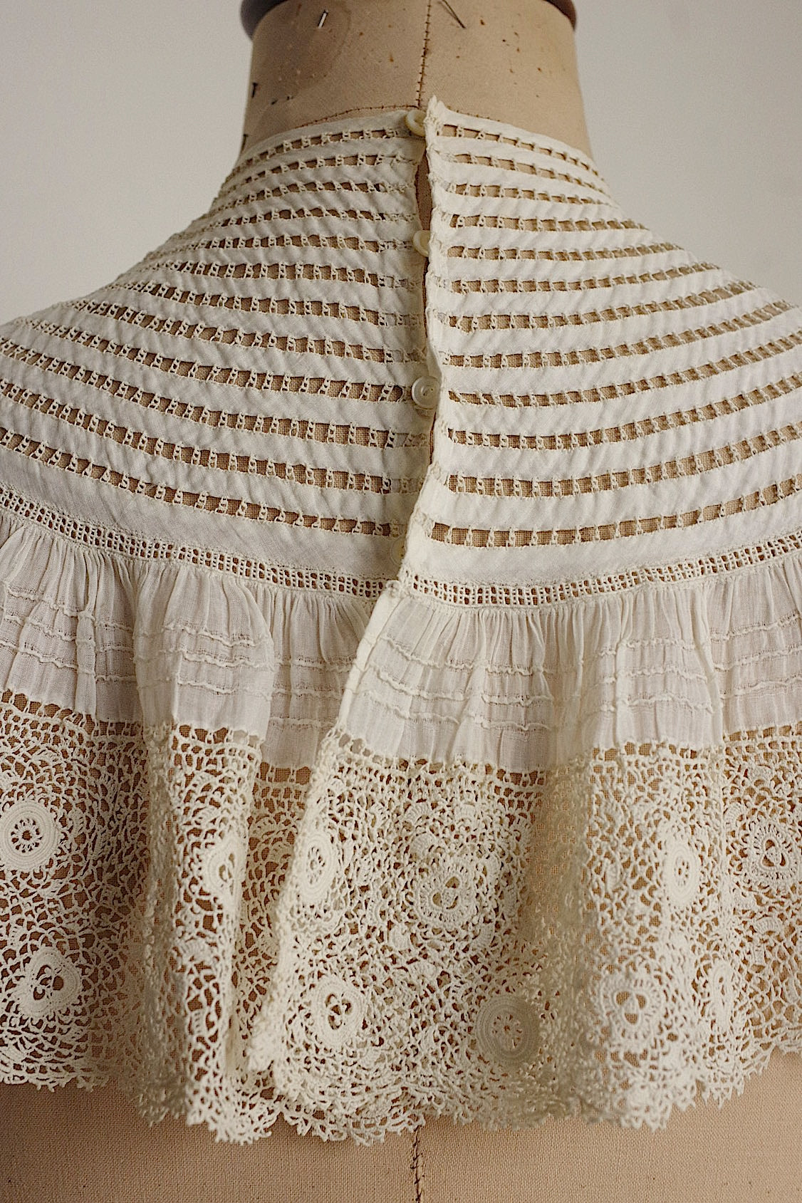アンティークレース  dentelle antique  スタンド襟2 .FR a l'epoque