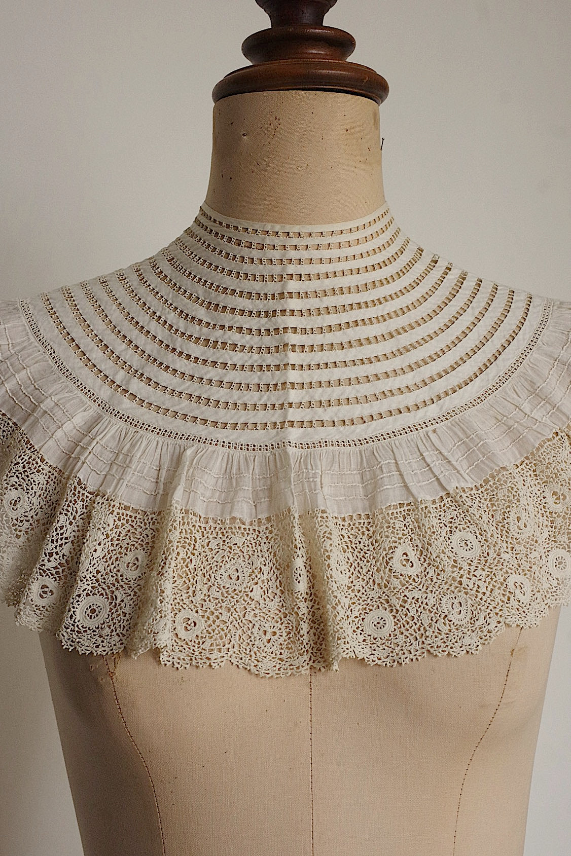 アンティークレース  dentelle antique  スタンド襟2 .FR a l'epoque