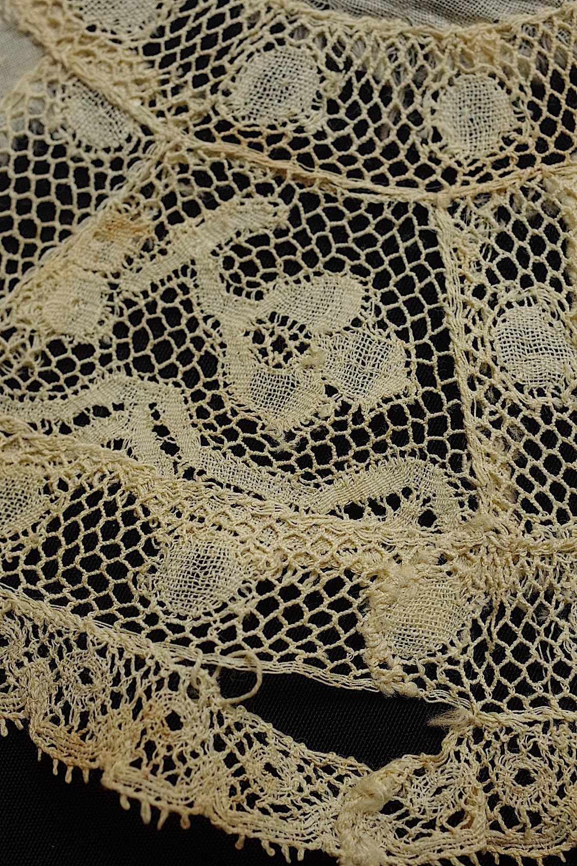 アンティークレース  dentelle antique  刺繍ドイリ .FR a l'epoque