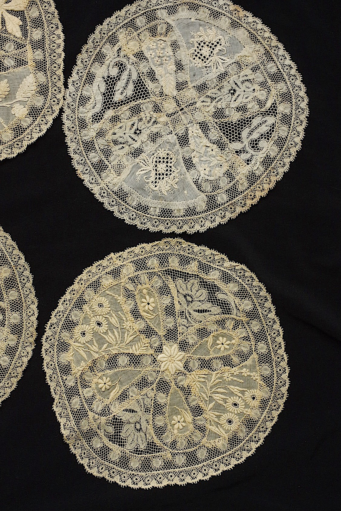 アンティークレース  dentelle antique  刺繍ドイリ .FR a l'epoque