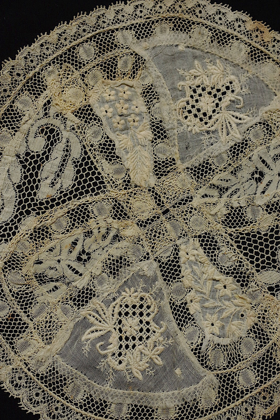 アンティークレース  dentelle antique  刺繍ドイリ .FR a l'epoque