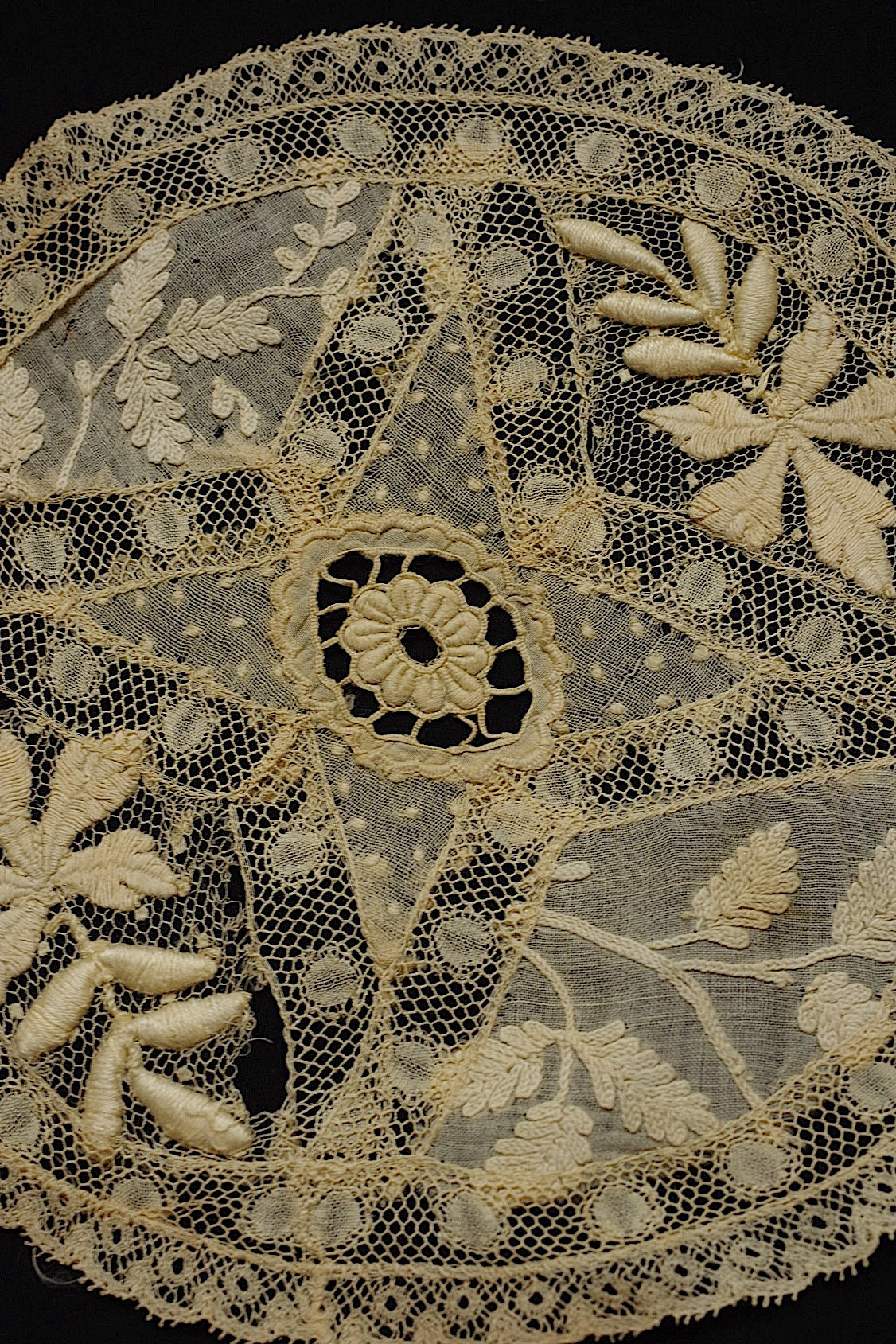 アンティークレース  dentelle antique  刺繍ドイリ .FR a l'epoque