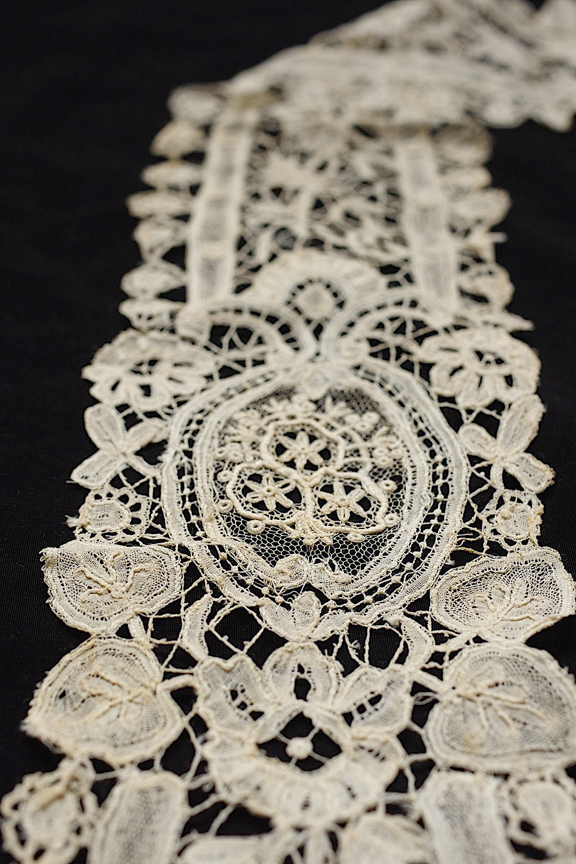 アンティークレース dentelle antique ラペット .FR a l'epoque